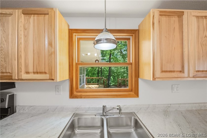 SELLER NOW OFFERING $5,000 TOWARDS CLOSING COSTS! Completely - photo 14
