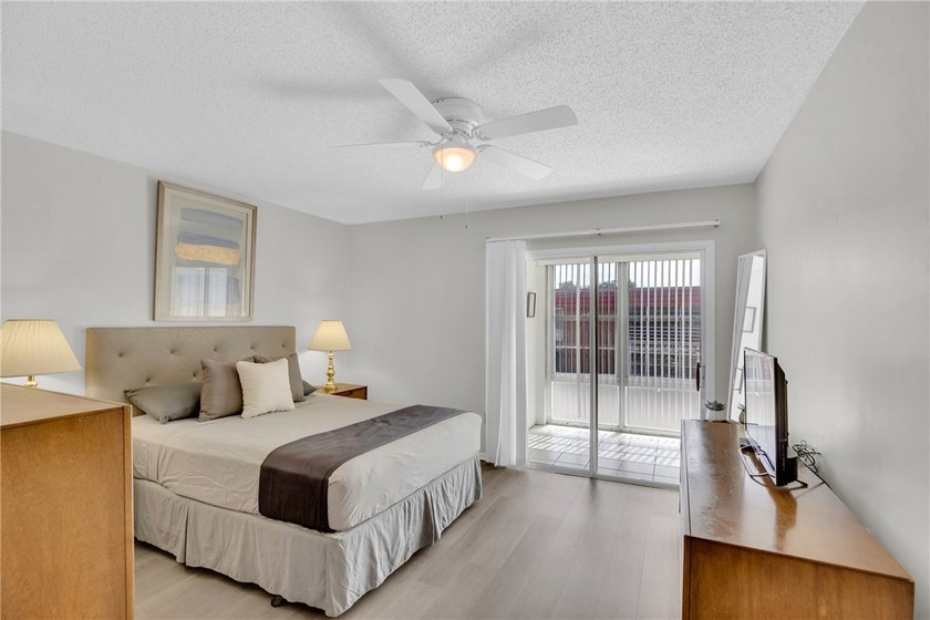 Popular B floor plan end unit in Vista Royale, a vibrant 55+ - photo 15