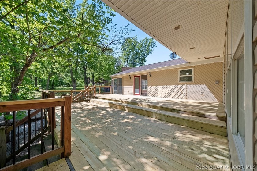 SELLER NOW OFFERING $5,000 TOWARDS CLOSING COSTS! Completely - photo 22