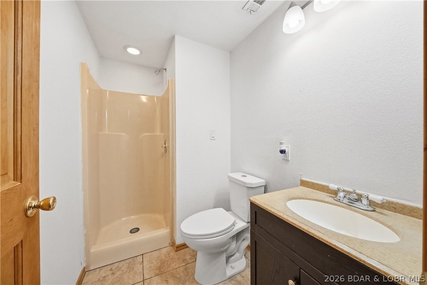 SELLER NOW OFFERING $5,000 TOWARDS CLOSING COSTS! Completely - photo 28