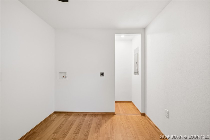 SELLER NOW OFFERING $5,000 TOWARDS CLOSING COSTS! Completely - photo 33