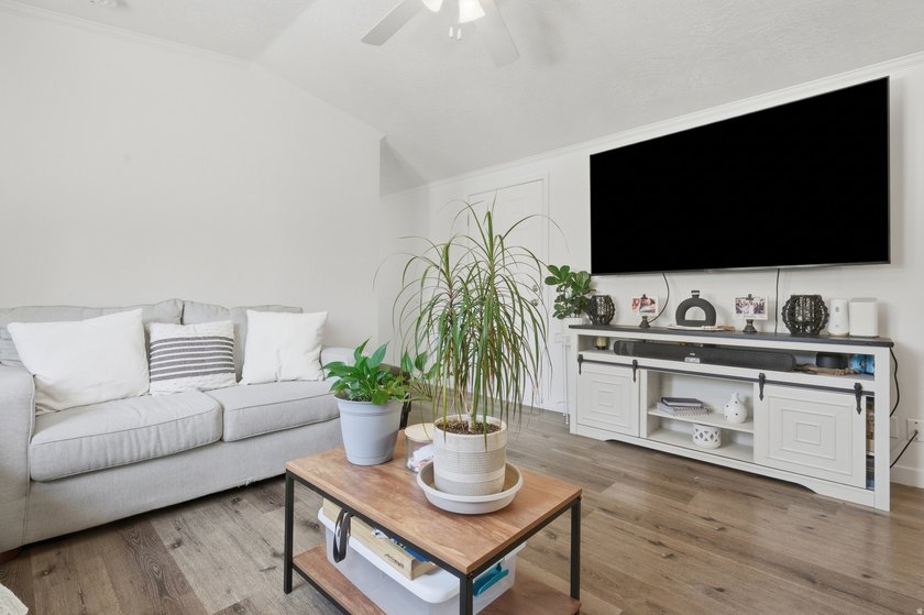 Welcome to this beautifully maintained home in a desirable West - photo 3