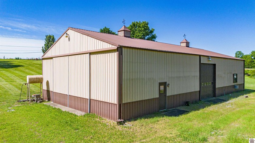 This stunning home and 40x80 shop with man cave, is beautifully - photo 12
