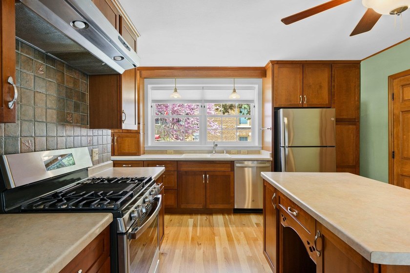 Welcome to the Festner House! Gorgeous Italianate in the First - photo 15