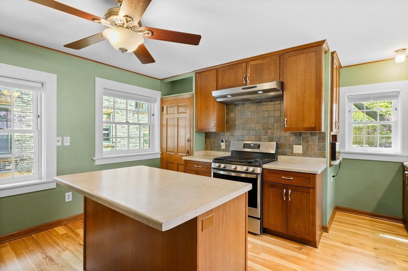Welcome to the Festner House! Gorgeous Italianate in the First - photo 17