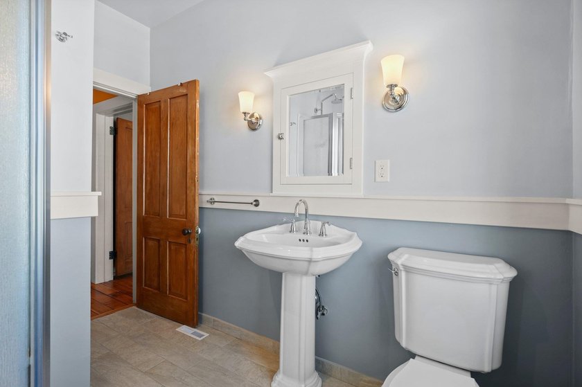 Welcome to the Festner House! Gorgeous Italianate in the First - photo 26