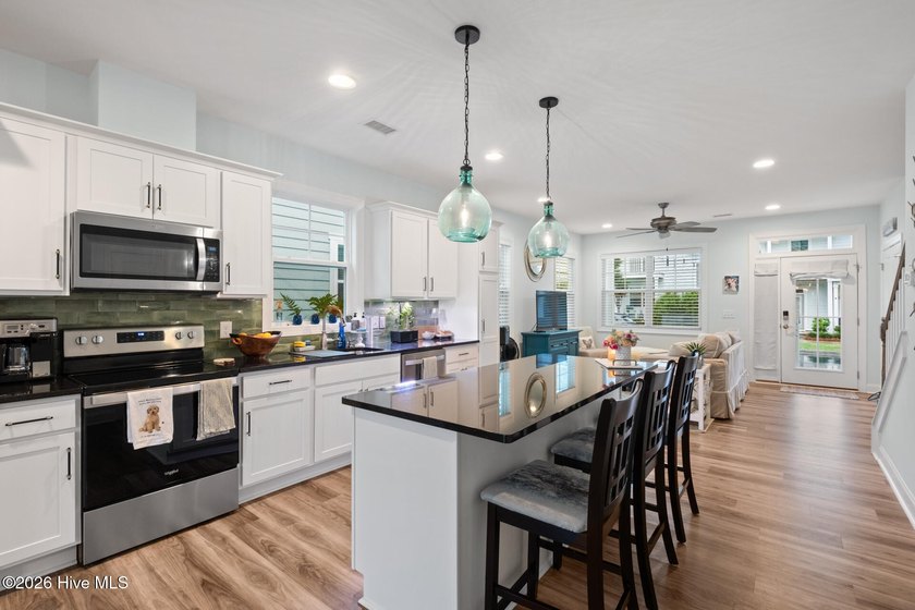 Now vacant and move-in ready! Welcome to 4410 Indigo Slate Way - photo 4