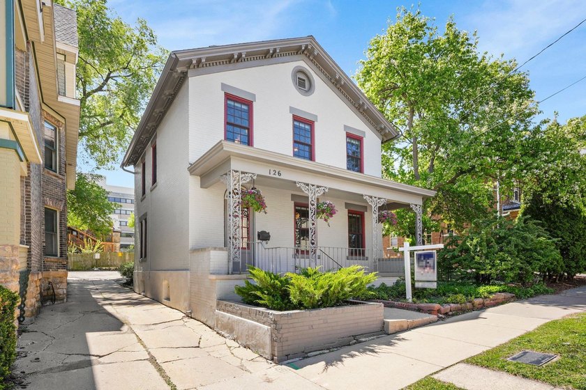 Welcome to the Festner House! Gorgeous Italianate in the First - photo 38