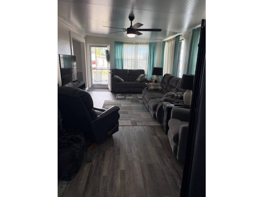 Welcome to this charming and well-maintained 1996 park model - photo 16