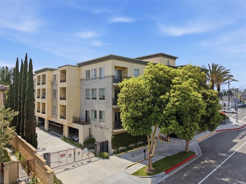 Welcome to The Meridian at Cabrillo, an exclusive 44-residence - photo 19