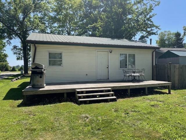 This 3-BR 1 bath Cutie is perfect for the family wanting a small - photo 21