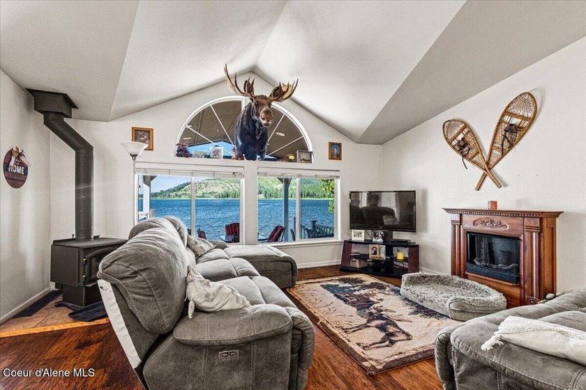 Rare opportunity to own a waterfront home with a private dock - photo 46