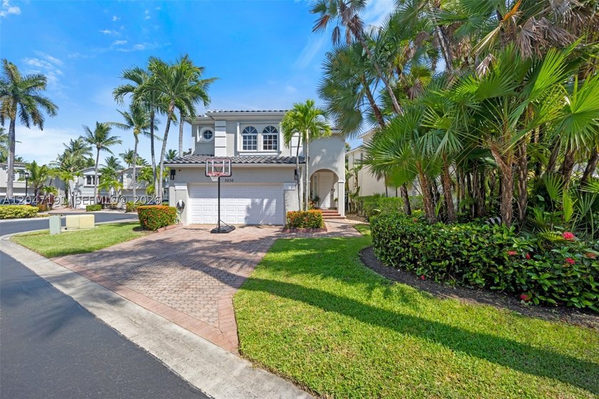 This exceptional 3-bedroom, 2.5-bath waterfront home in Aventura - photo 23