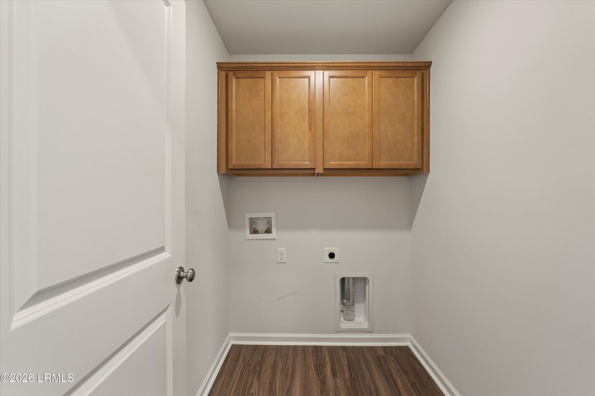 Barely lived in and meticulously maintained, this beautiful - photo 26