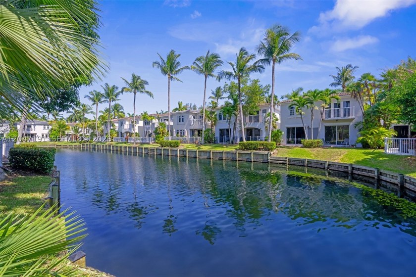 This exceptional 3-bedroom, 2.5-bath waterfront home in Aventura - photo 28