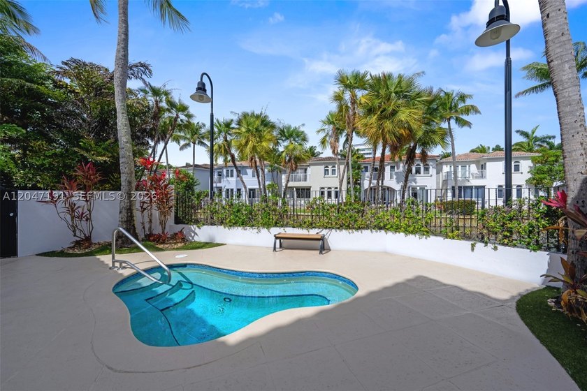 This exceptional 3-bedroom, 2.5-bath waterfront home in Aventura - photo 30