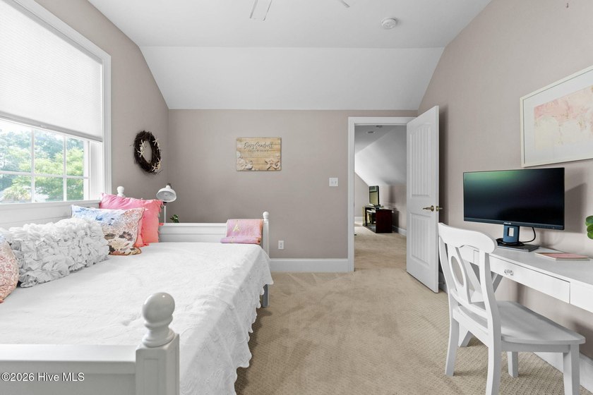Perfectly positioned on an oversized homesite in sought-after - photo 46