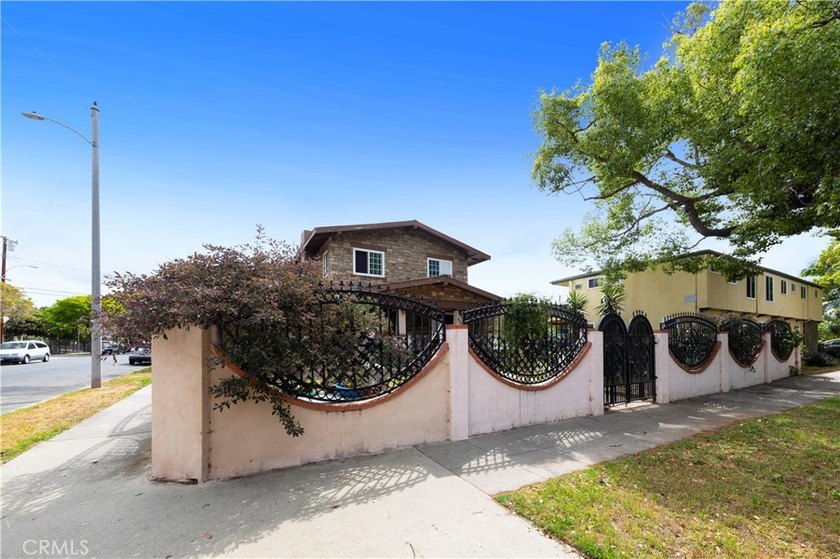 Spacious and versatile Santa Ana investment opportunity, perfect - photo 2