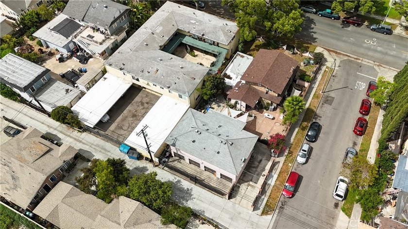 Spacious and versatile Santa Ana investment opportunity, perfect - photo 8