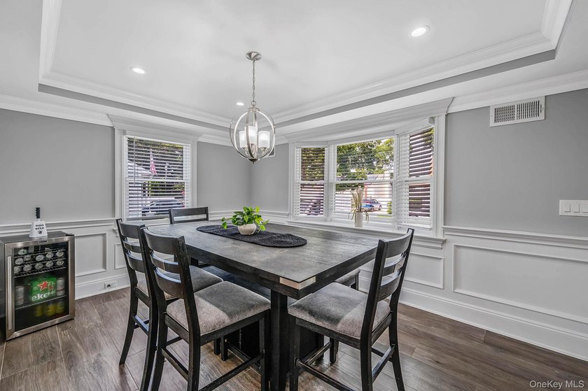 ***WELCOME TO 18 WORDEN PLACE, WEST BABYLON--This beautifully - photo 11