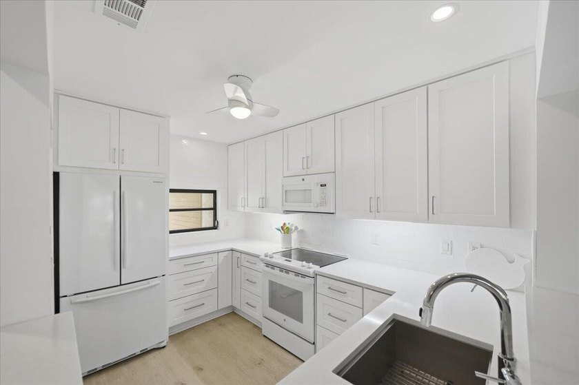 Highly sought-after waterfront community offering ocean access - photo 11