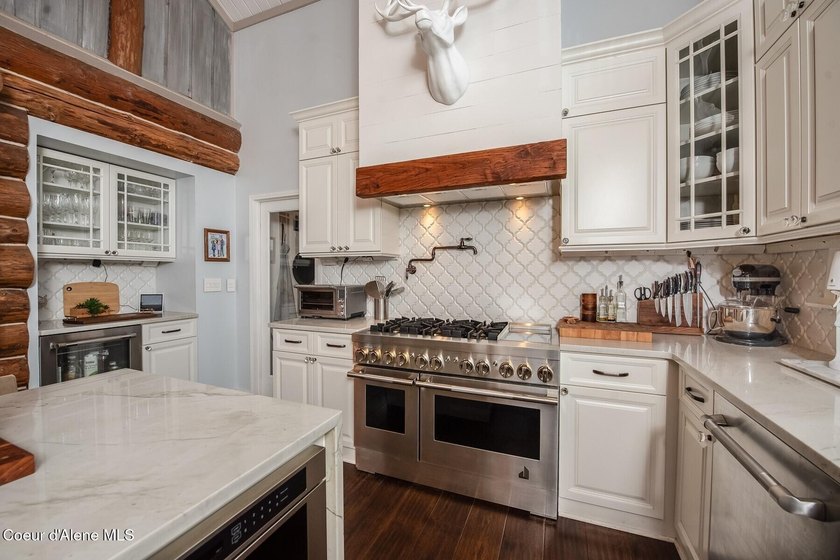 Perched on more than 8 private acres, this exceptional custom - photo 14