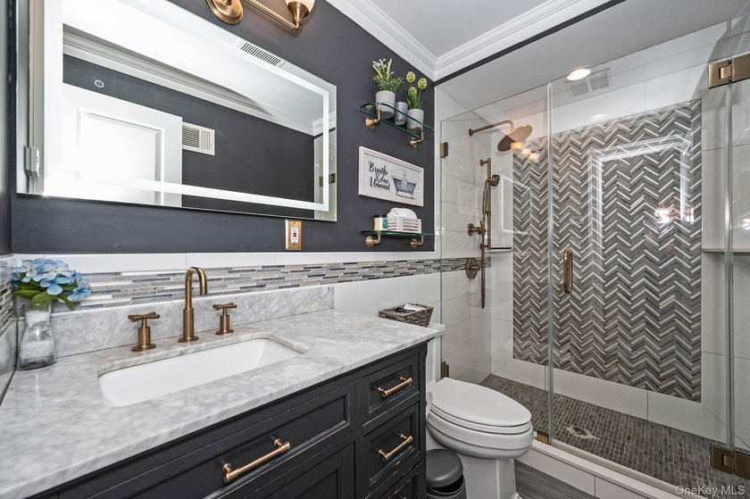 ***WELCOME TO 18 WORDEN PLACE, WEST BABYLON--This beautifully - photo 23