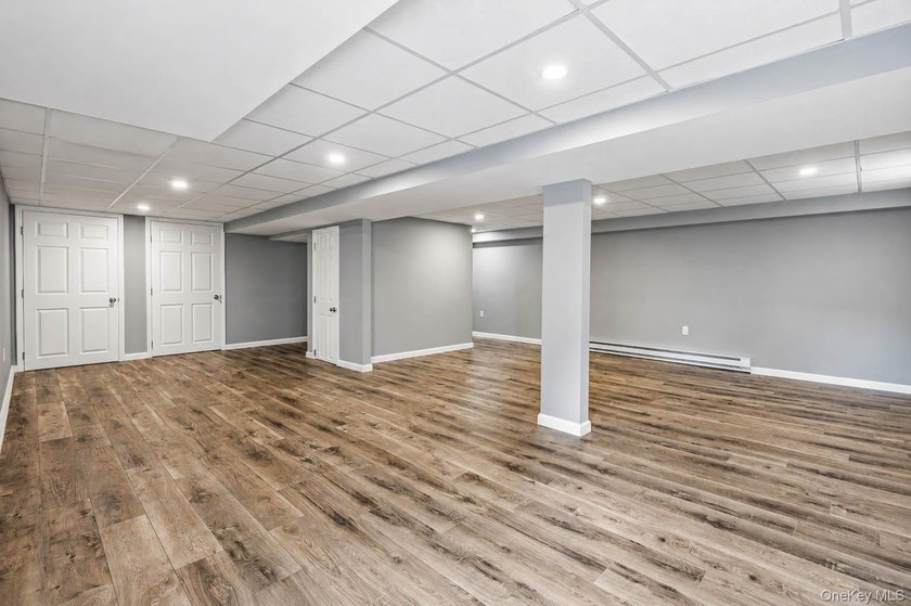 ***WELCOME TO 18 WORDEN PLACE, WEST BABYLON--This beautifully - photo 28