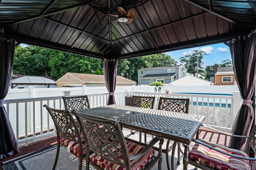 ***WELCOME TO 18 WORDEN PLACE, WEST BABYLON--This beautifully - photo 29