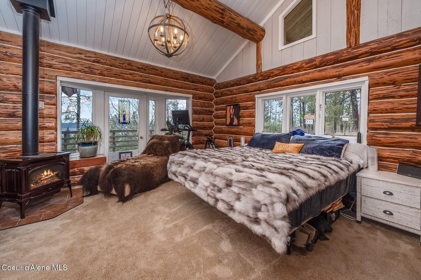 Perched on more than 8 private acres, this exceptional custom - photo 30