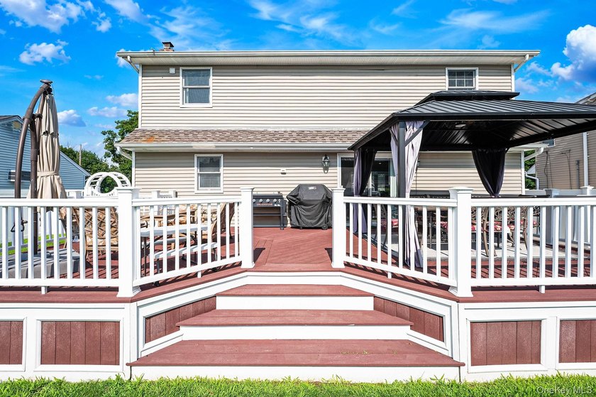 ***WELCOME TO 18 WORDEN PLACE, WEST BABYLON--This beautifully - photo 32