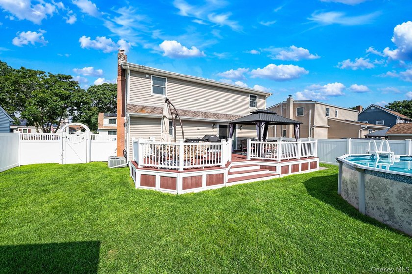 ***WELCOME TO 18 WORDEN PLACE, WEST BABYLON--This beautifully - photo 33