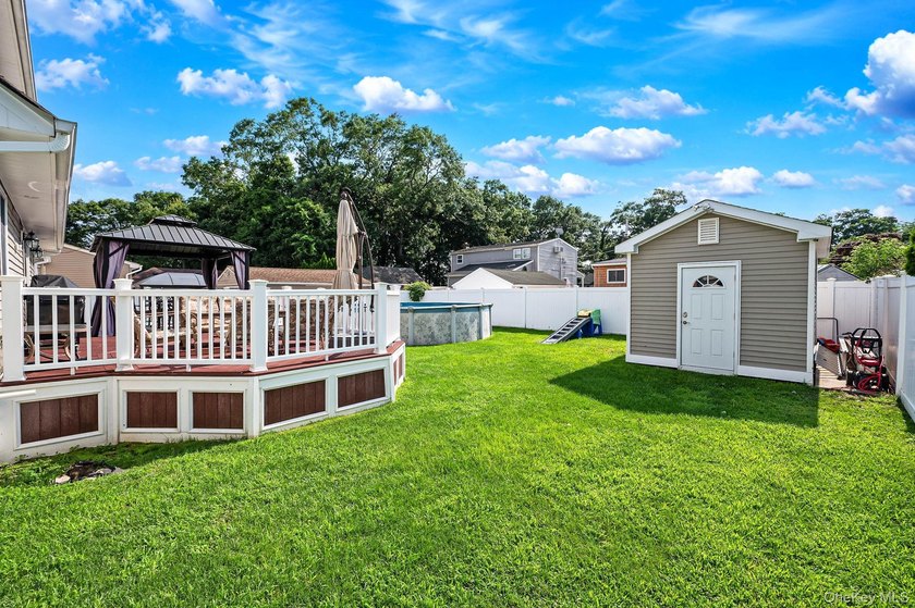 ***WELCOME TO 18 WORDEN PLACE, WEST BABYLON--This beautifully - photo 35