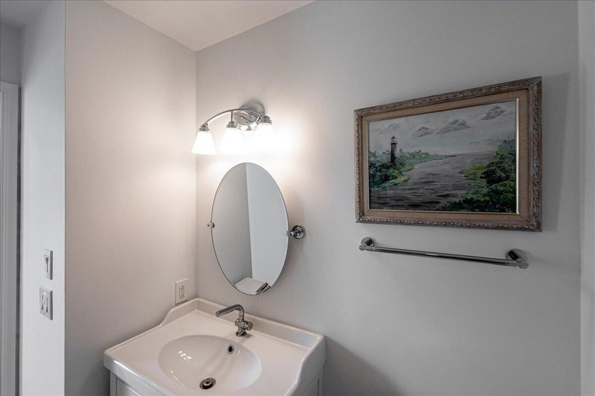 Highly sought-after waterfront community offering ocean access - photo 36