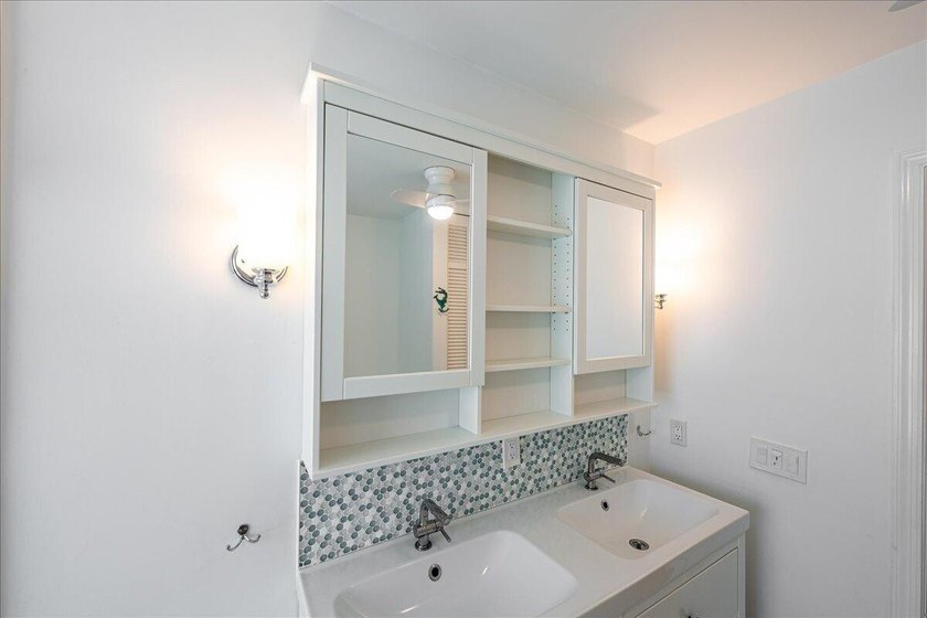 Highly sought-after waterfront community offering ocean access - photo 43