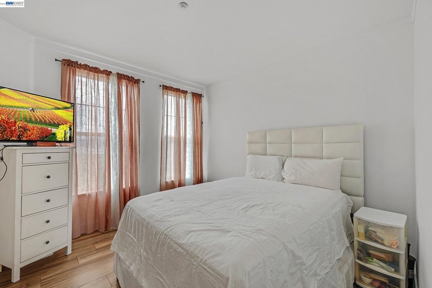 Freshly Reintroduced! Modern Comfort in Durant Square - Updated - photo 11