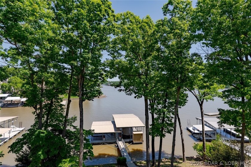 Experience lakefront living at the 17MM in the prestigious Porto - photo 19