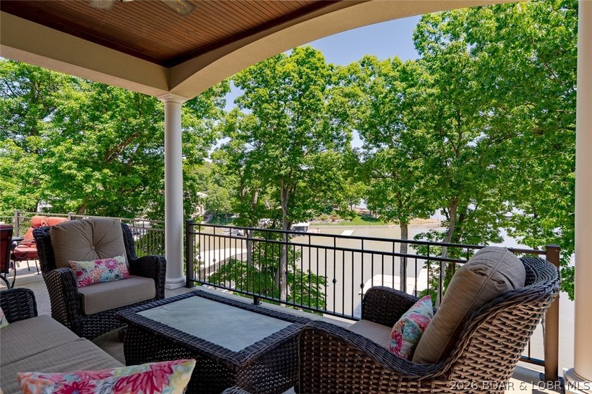 Experience lakefront living at the 17MM in the prestigious Porto - photo 20