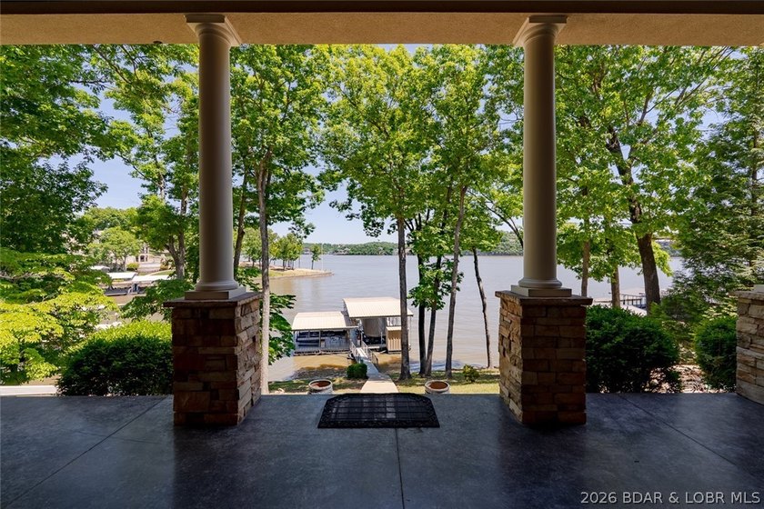 Experience lakefront living at the 17MM in the prestigious Porto - photo 32