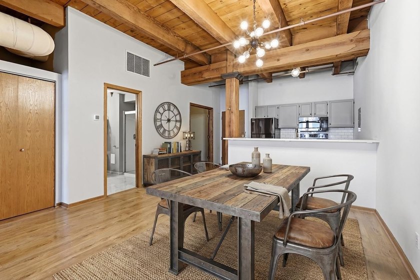 Located on a quiet street in the heart of the North Loop, you - photo 3