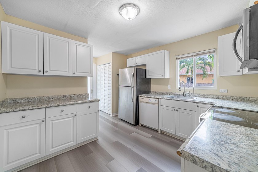 Don't miss this incredible opportunity to own an updated duplex - photo 11
