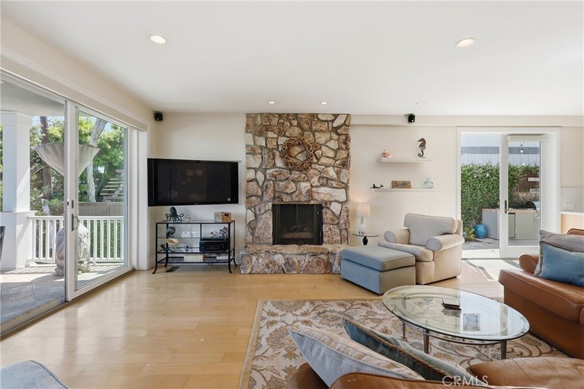 Live the South Bay Dream in Hollywood Riviera! Sitting proudly - photo 17