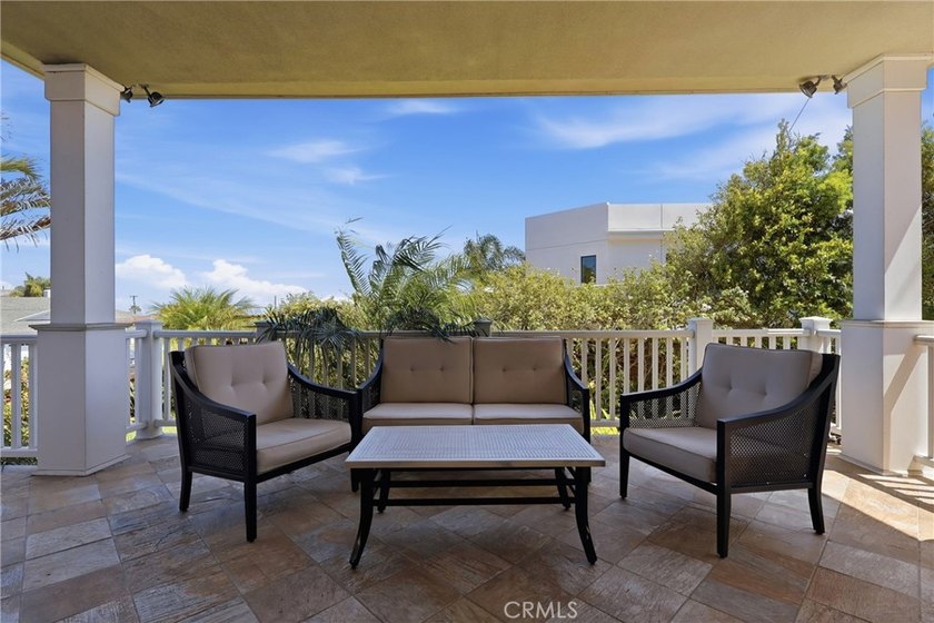Live the South Bay Dream in Hollywood Riviera! Sitting proudly - photo 23