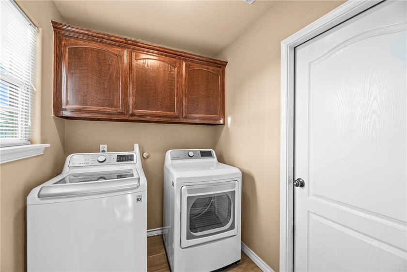 Welcome to 3930 Amadas Drive, an immaculate 3-bedroom, 2-bath - photo 25