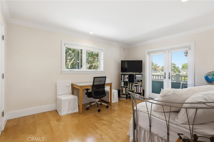 Live the South Bay Dream in Hollywood Riviera! Sitting proudly - photo 41