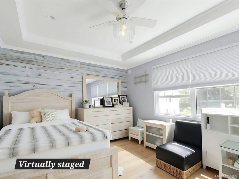 Renovated in 2020. 3 Bedrooms,1 Full Bath Cozy Colonial Zoned in - photo 3