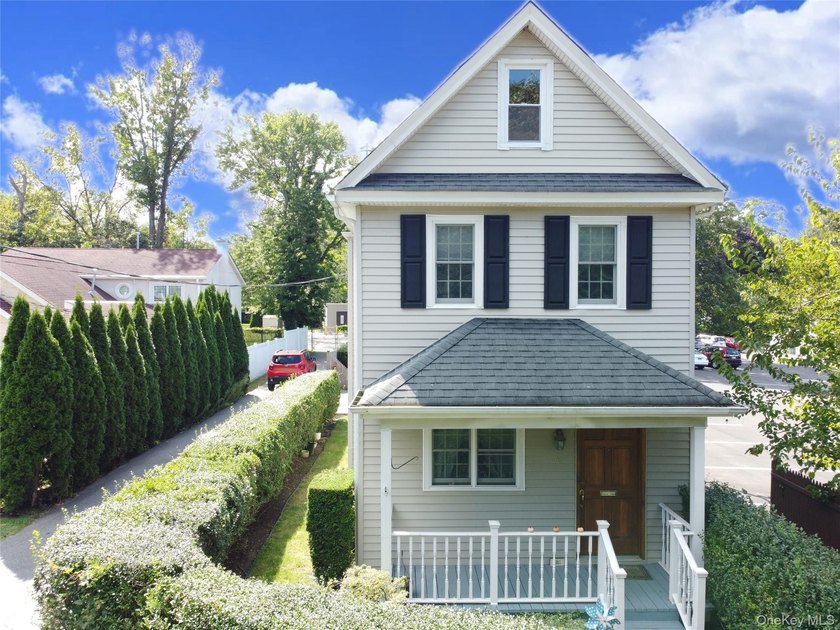 Renovated in 2020. 3 Bedrooms,1 Full Bath Cozy Colonial Zoned in - photo 5