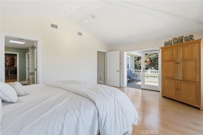 Live the South Bay Dream in Hollywood Riviera! Sitting proudly - photo 47