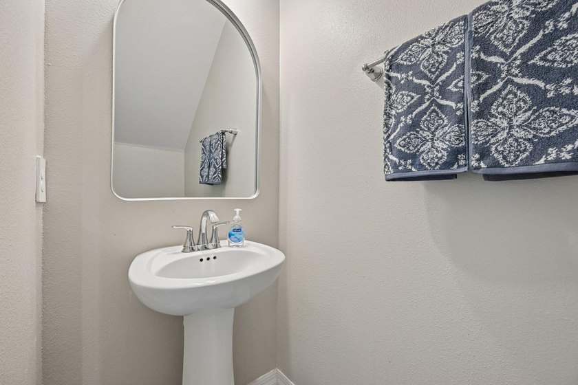6 BEDS | 5 BATHS | WATERFRONT | BUILT 2022 | SELLER BUYER CREDIT - photo 15