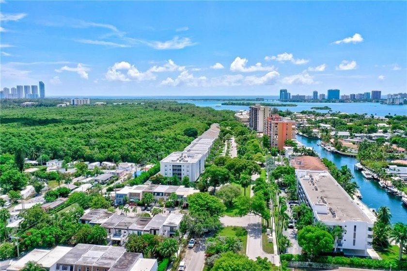 Breathtaking views of the Miami skyline from this remodeled 1 - photo 27